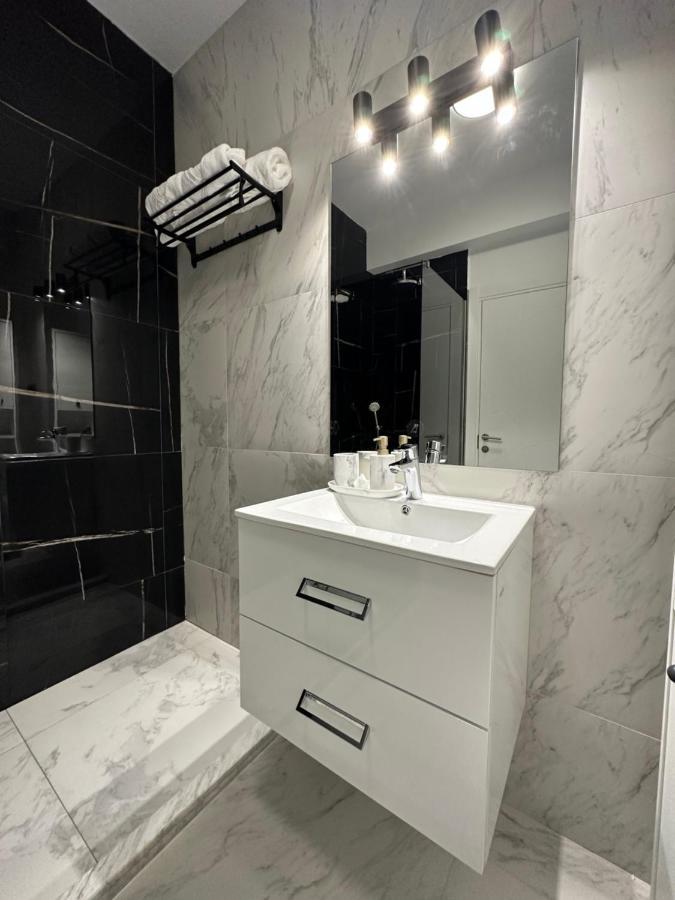 Studio303 By Allegio: Mamaia'S Seaside Luxury Near Finest Clubs & Beaches Exteriör bild