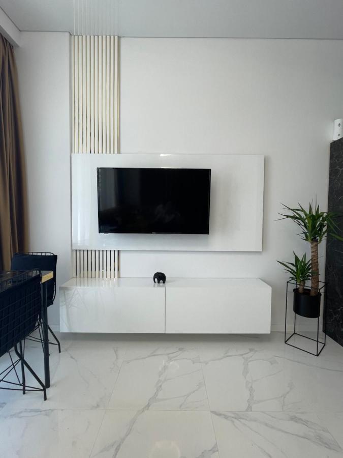 Studio303 By Allegio: Mamaia'S Seaside Luxury Near Finest Clubs & Beaches Exteriör bild