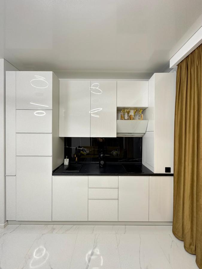 Studio303 By Allegio: Mamaia'S Seaside Luxury Near Finest Clubs & Beaches Exteriör bild